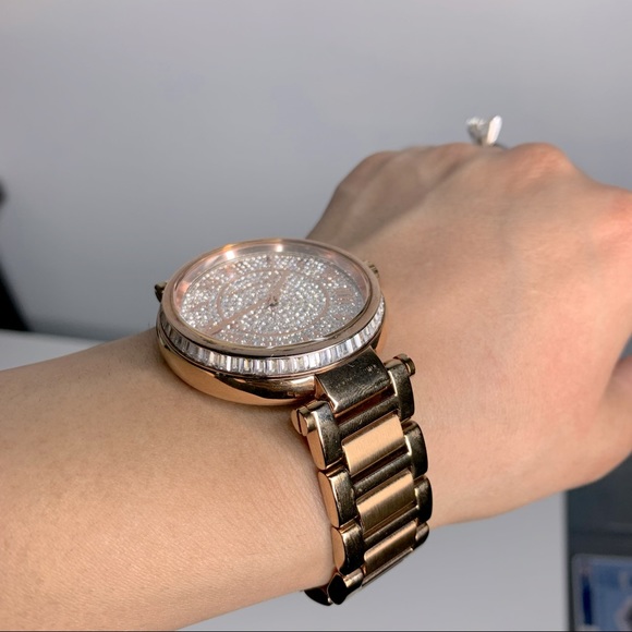 Michael Kors Skyler Rose Gold Watch - Picture 4 of 14